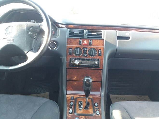 Mercedes E 200 2001, 194,247 km - 2.0 l - Gəncə
