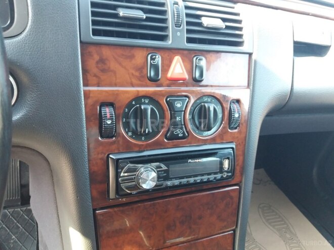 Mercedes E 200 2001, 194,247 km - 2.0 l - Gəncə
