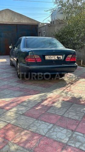 Mercedes E 220 2000, 334,450 km - 2.2 l - Bakı