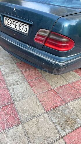 Mercedes E 220 2000, 334,450 km - 2.2 l - Bakı