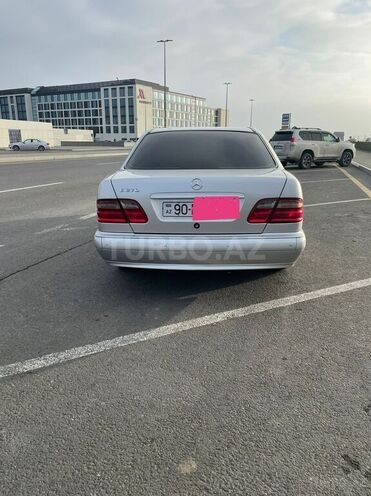 Mercedes E 270 2001, 370,000 km - 2.7 l - Bakı