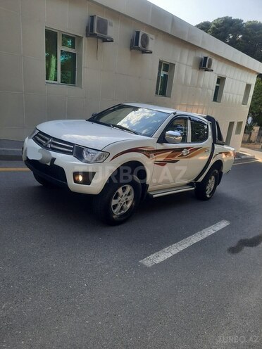 Mitsubishi L200 2013, 176,000 km - 2.5 l - Bakı
