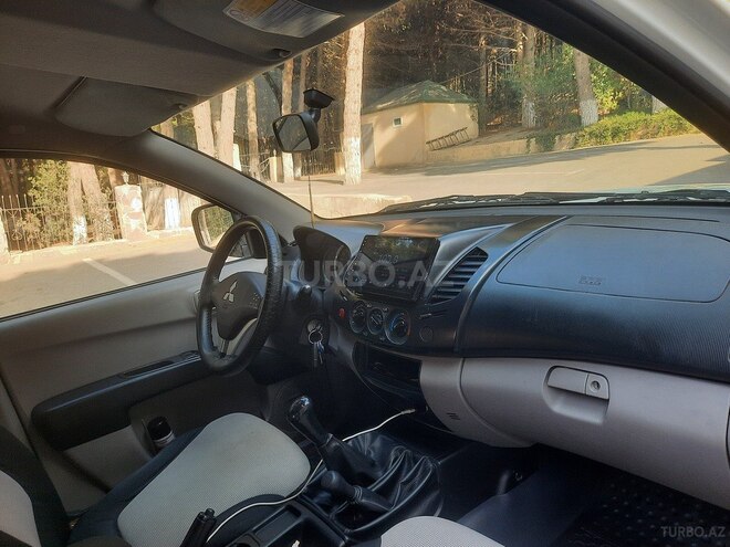 Mitsubishi L200 2013, 176,000 km - 2.5 l - Bakı