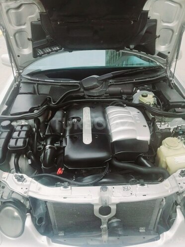 Mercedes E 270 2001, 380,000 km - 2.7 l - Bakı