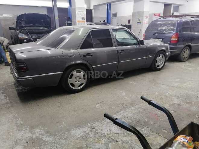 Mercedes E 220 1995, 268,534 km - 2.2 l - Sumqayıt