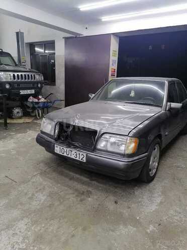 Mercedes E 220 1995, 268,534 km - 2.2 l - Sumqayıt