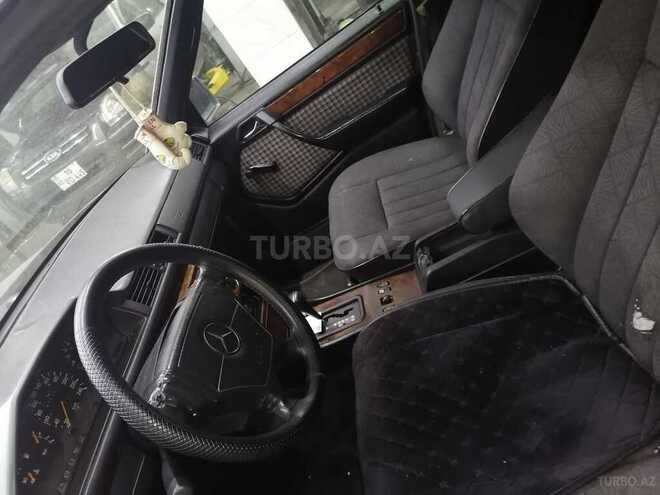 Mercedes E 220 1995, 268,534 km - 2.2 l - Sumqayıt