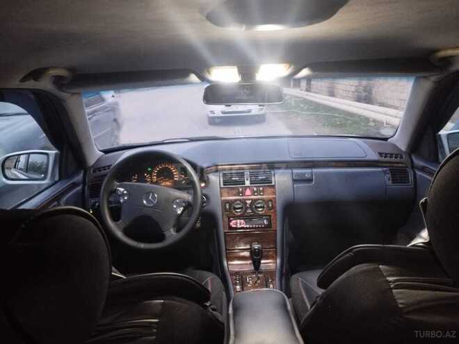 Mercedes E 220 2000, 299,000 km - 2.2 l - Bakı