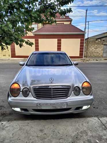 Mercedes E 220 2000, 299,000 km - 2.2 l - Bakı