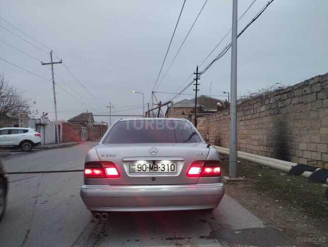 Mercedes E 220 2000, 299,000 km - 2.2 l - Bakı