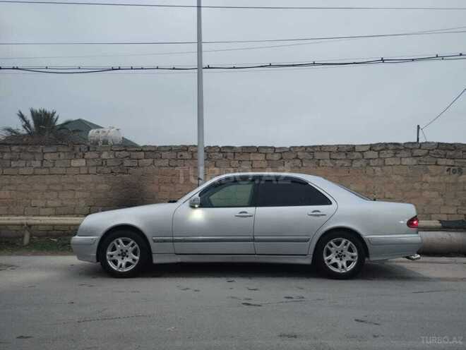 Mercedes E 220 2000, 299,000 km - 2.2 l - Bakı