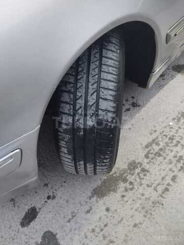 Mercedes E 220 2000, 299,000 km - 2.2 l - Bakı