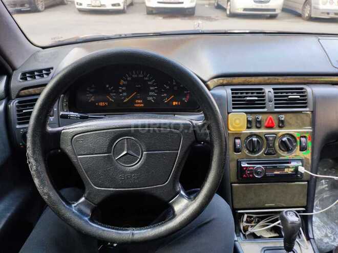 Mercedes E 220 1996, 450,000 km - 2.2 l - Bakı