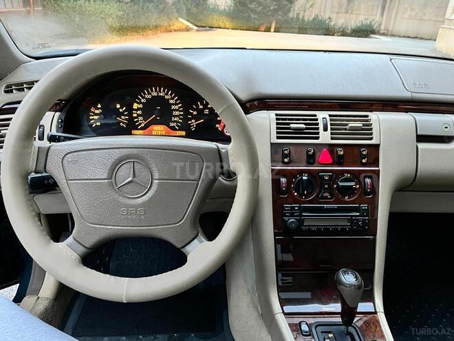 Mercedes E 240 1997, 221,510 km - 2.4 l - Bakı