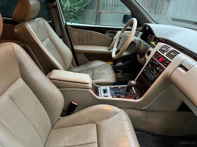 Mercedes E 240 1997, 221,510 km - 2.4 l - Bakı