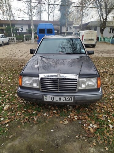 Mercedes E 220 1992, 128,052 km - 2.0 l - Salyan
