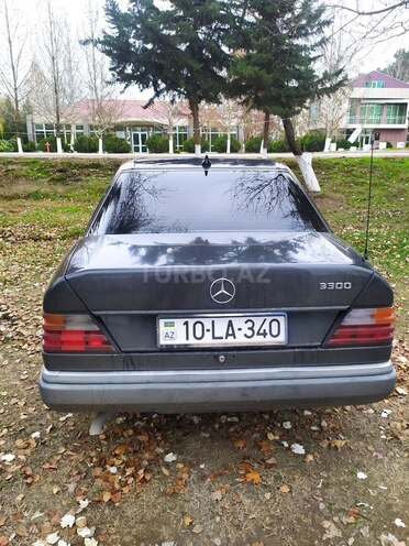 Mercedes E 220 1992, 128,052 km - 2.0 l - Salyan