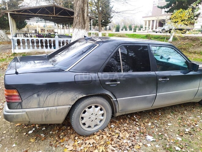 Mercedes E 220 1992, 128,052 km - 2.0 l - Salyan
