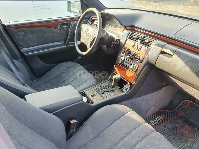 Mercedes E 200 1996, 255,000 km - 2.0 л - Gəncə