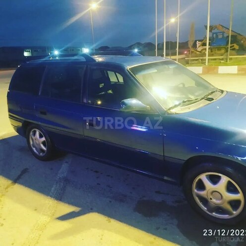 Opel Astra 1995, 300,000 km - 2.0 л - Bakı
