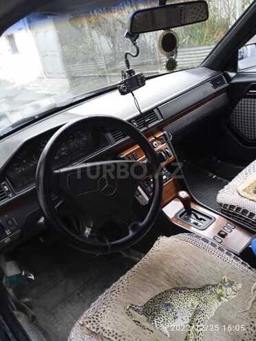 Mercedes E 220 1995, 321,000 km - 2.2 l - Bakı