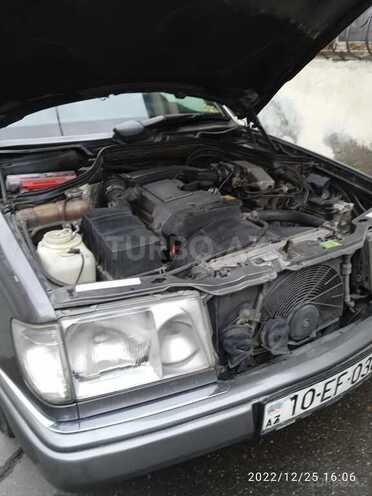Mercedes E 220 1995, 321,000 km - 2.2 l - Bakı