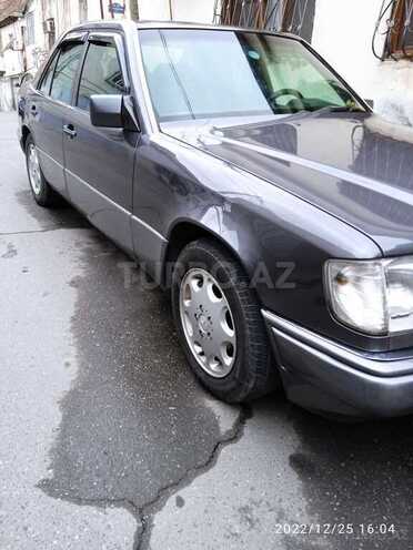 Mercedes E 220 1995, 321,000 km - 2.2 l - Bakı