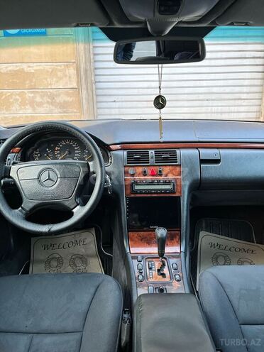 Mercedes E 240 1998, 235,000 km - 2.4 l - Bakı
