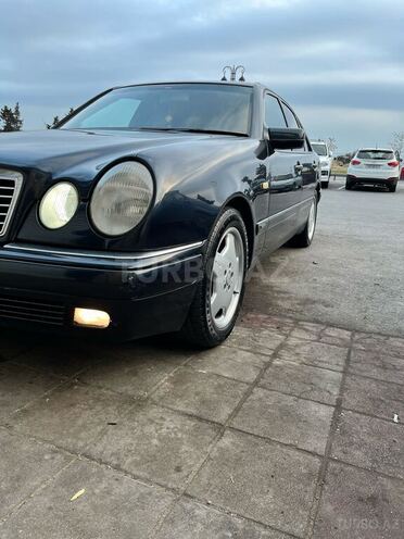 Mercedes E 240 1998, 235,000 km - 2.4 l - Bakı