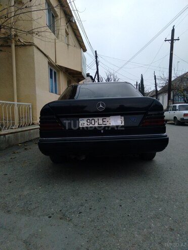 Mercedes E 200 1991, 380,456 km - 2.0 l - Ucar