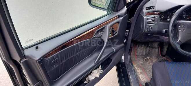 Mercedes E 270 2001, 285,000 km - 2.7 l - Bakı