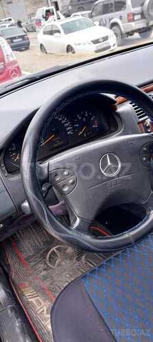 Mercedes E 270 2001, 285,000 km - 2.7 l - Bakı