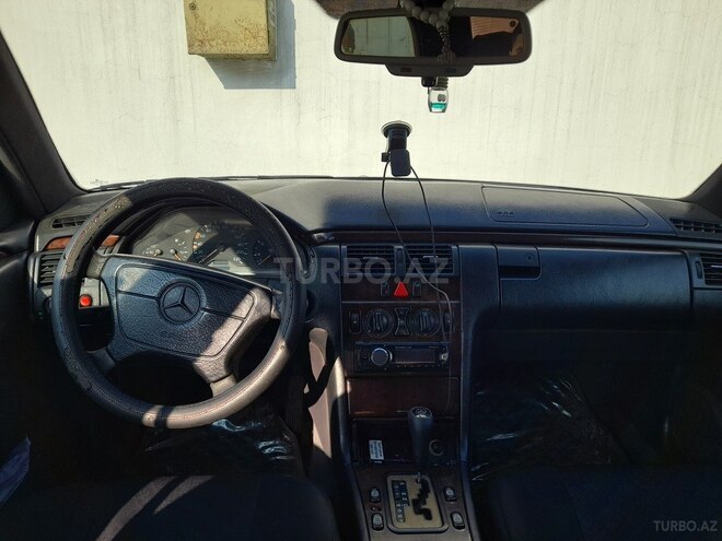 Mercedes E 220 1997, 348,627 km - 2.2 l - Bakı