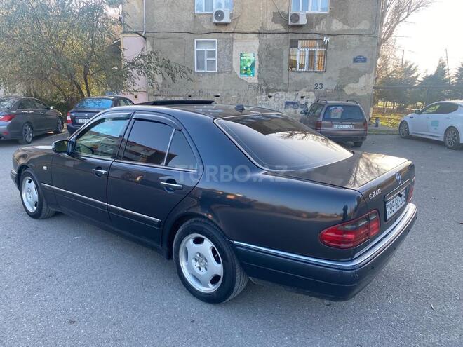 Mercedes E 240 1998, 289,000 km - 2.4 l - Bakı