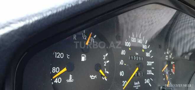 Mercedes E 220 1995, 321,000 km - 2.2 l - Bakı