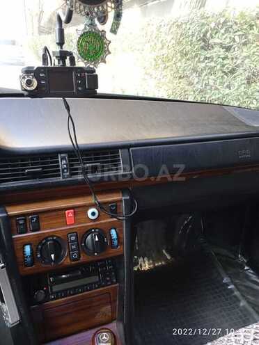 Mercedes E 220 1995, 321,000 km - 2.2 l - Bakı