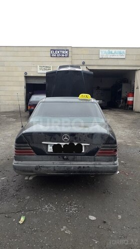 Mercedes E 250 1985, 396,324 km - 2.5 l - Xırdalan
