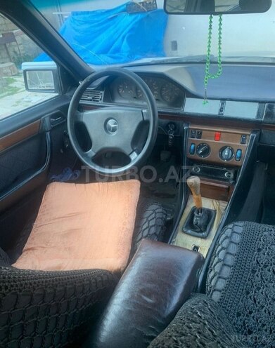 Mercedes E 250 1985, 396,324 km - 2.5 l - Xırdalan