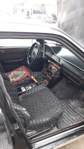 Mercedes E 250 1985, 396,324 km - 2.5 l - Xırdalan