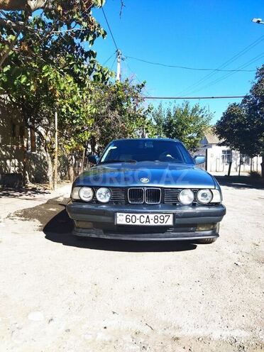 BMW 520 1988, 220,000 km - 2.0 l - Gəncə