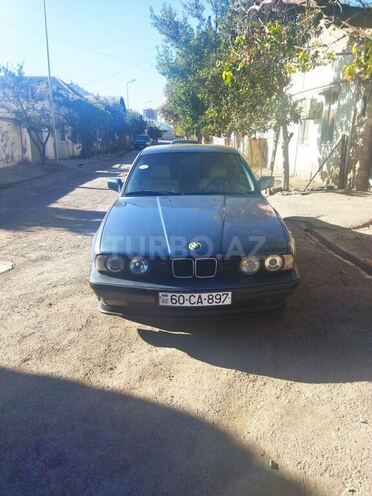BMW 520 1988, 220,000 km - 2.0 l - Gəncə