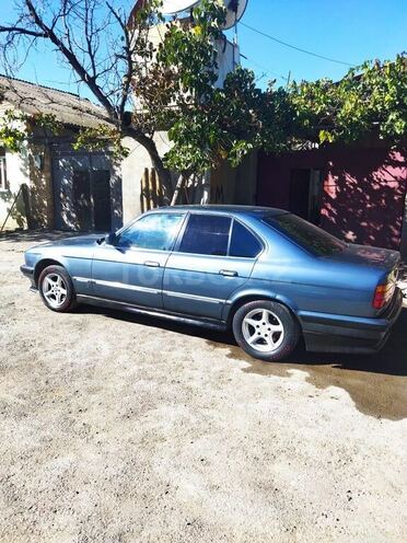 BMW 520 1988, 220,000 km - 2.0 l - Gəncə