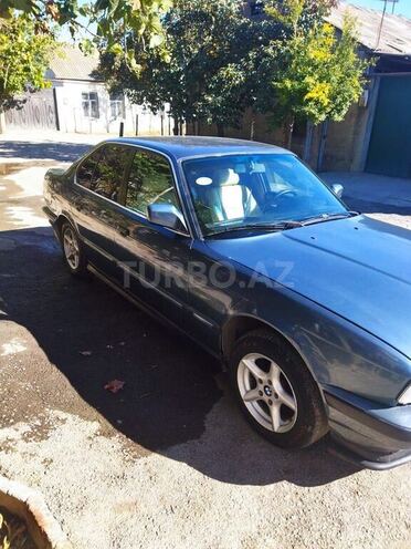 BMW 520 1988, 220,000 km - 2.0 l - Gəncə