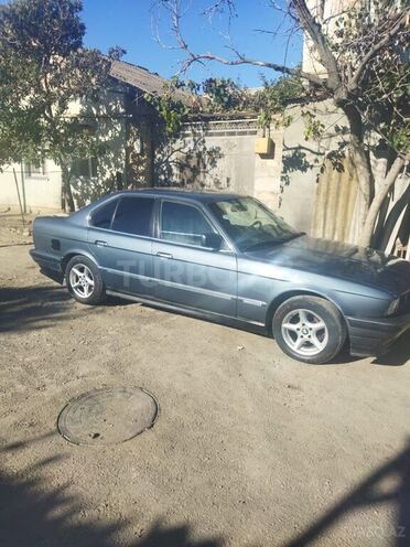 BMW 520 1988, 220,000 km - 2.0 l - Gəncə