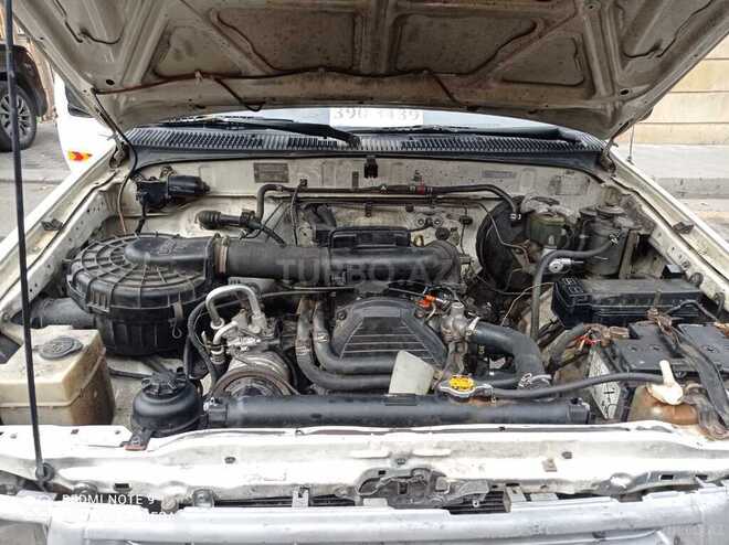 Toyota Hilux 2000, 350,000 km - 2.8 l - Bakı