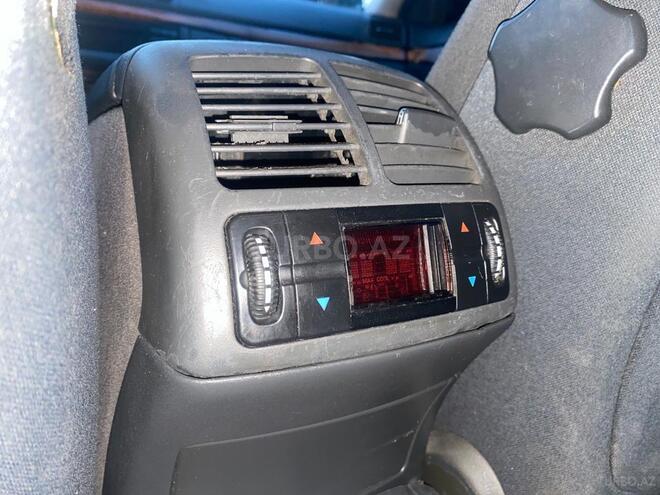 Mercedes E 220 2002, 293,000 km - 2.2 л - Sumqayıt