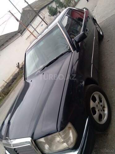 Mercedes E 200 1991, 380,456 km - 2.0 l - Ucar
