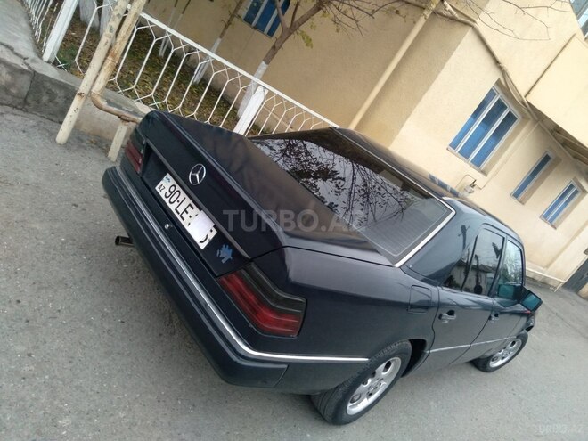 Mercedes E 200 1991, 380,456 km - 2.0 l - Ucar