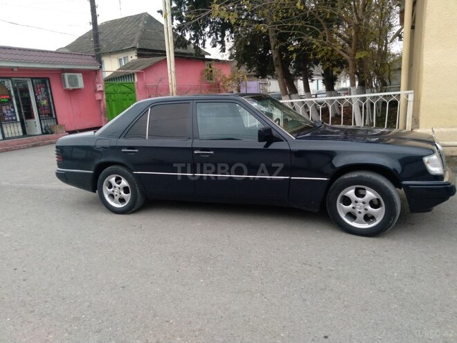 Mercedes E 200 1991, 380,456 km - 2.0 l - Ucar