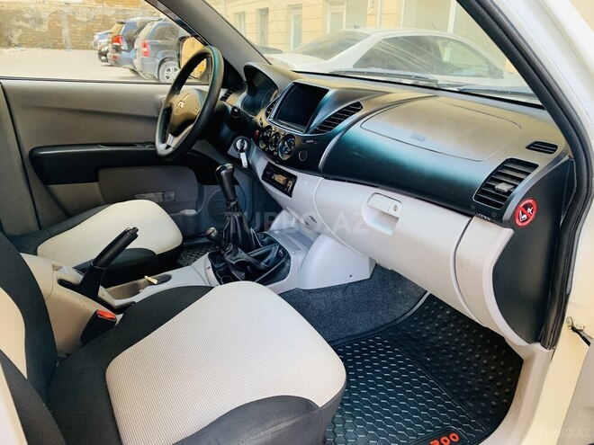 Mitsubishi L200 2014, 189,654 km - 2.5 l - Bakı